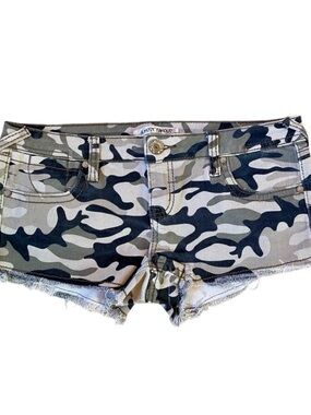 Almost Famous camo shorts 13